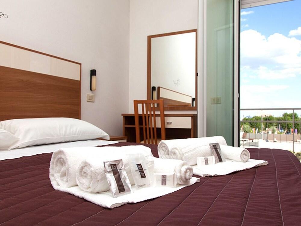 Hotel Vela D'Oro Riccione Eksteriør billede