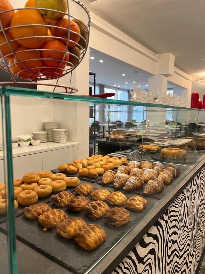 Hotel Vela D'Oro Riccione Eksteriør billede
