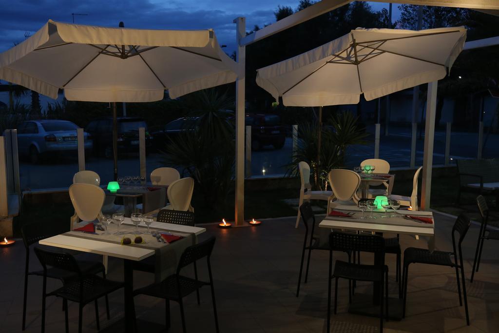 Hotel Vela D'Oro Riccione Eksteriør billede
