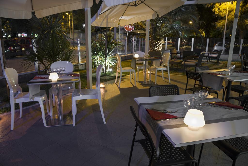 Hotel Vela D'Oro Riccione Eksteriør billede