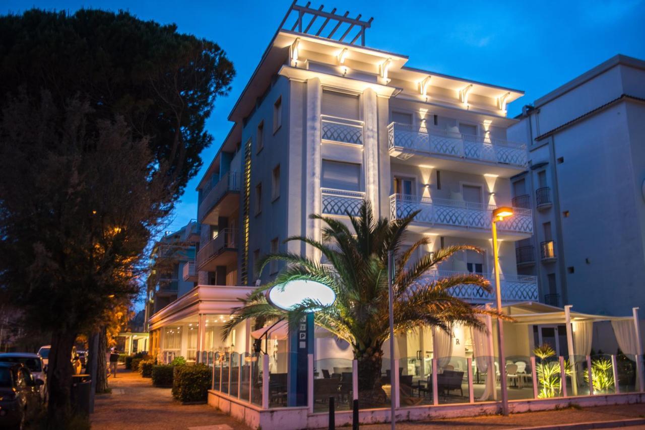 Hotel Vela D'Oro Riccione Eksteriør billede