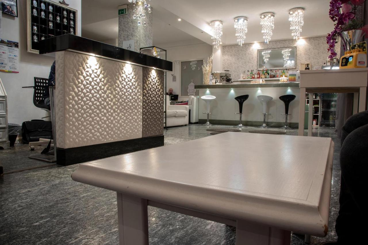 Hotel Vela D'Oro Riccione Eksteriør billede